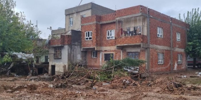 Sel felaketi, anne ve üç çocuğu öldü