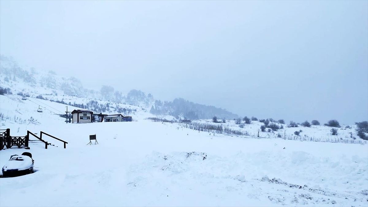 Keltepe Kayak Merkezi'nde Kar Kalınlığı 40 Santimetreye Ulaştı