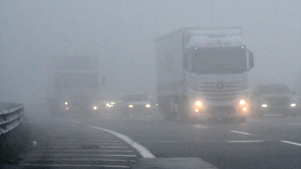 Düzce'de Sis Görüş Mesafesini Azalttı