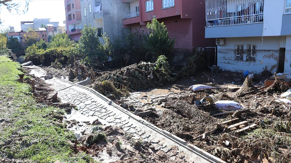 Selden Etkilenen Batman'da Temizlik Çalışması Yürütülüyor