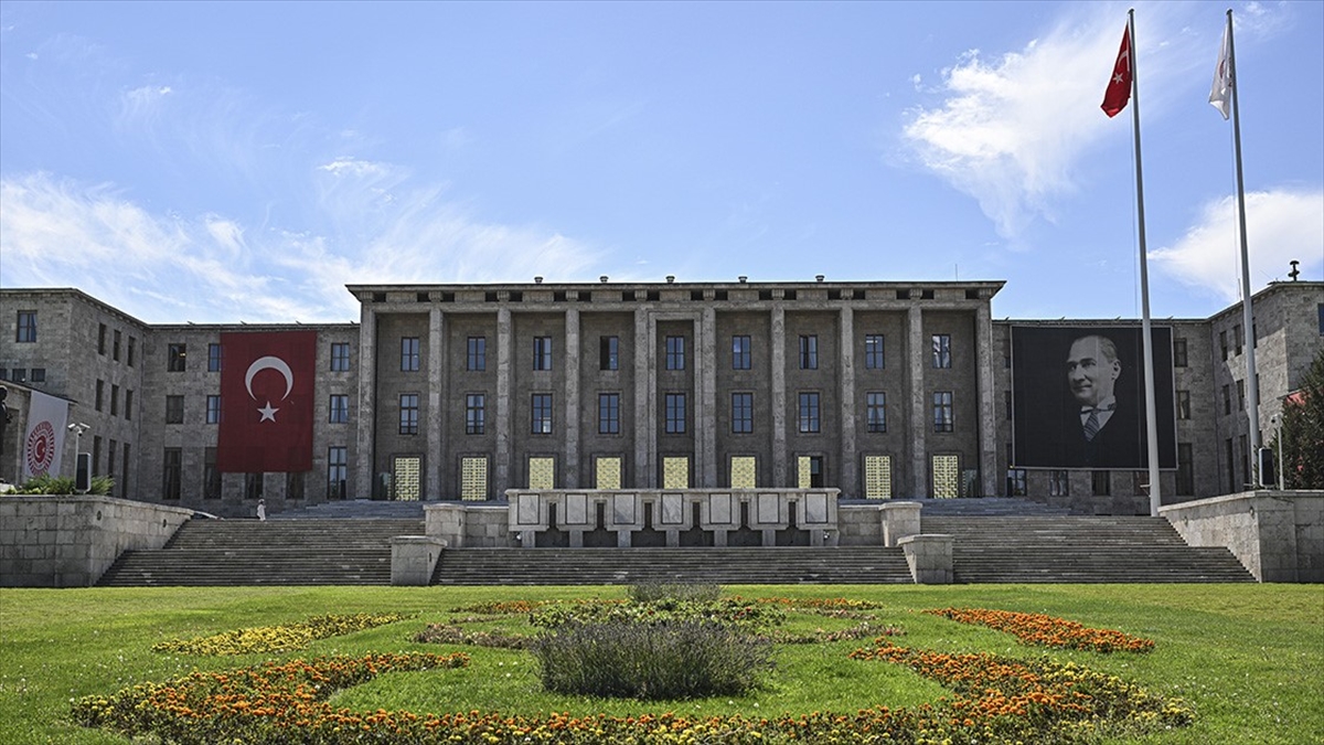 Tbmm'de İstihdam Edilecek 250 Personel, Noter Huzurunda Kura Çekimiyle Belirlenecek