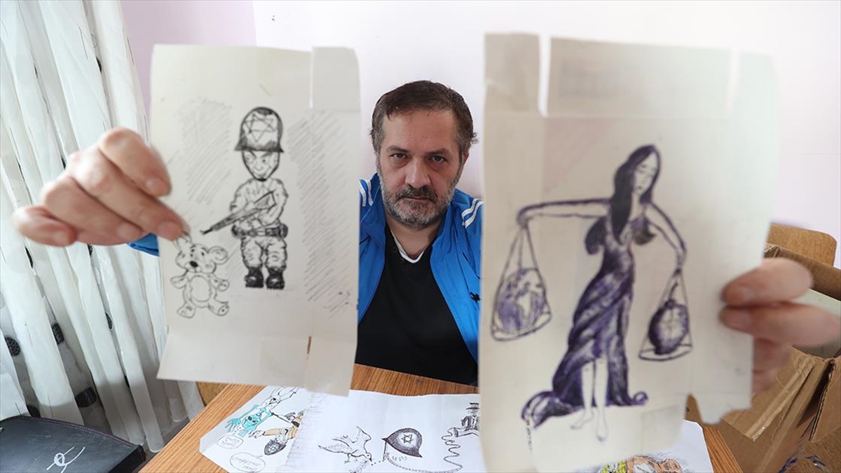 İsrail'in Saldırılarını Atık Malzemeler Üzerine Çizdiği Resimlerle Anlatıyor