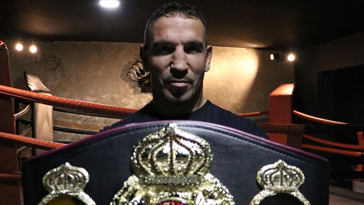 Rocky Filmlerinden Etkilenerek Boksa Başlayan Türk Sporcunun Dünya Şampiyonluğuna Uzanan Öyküsü