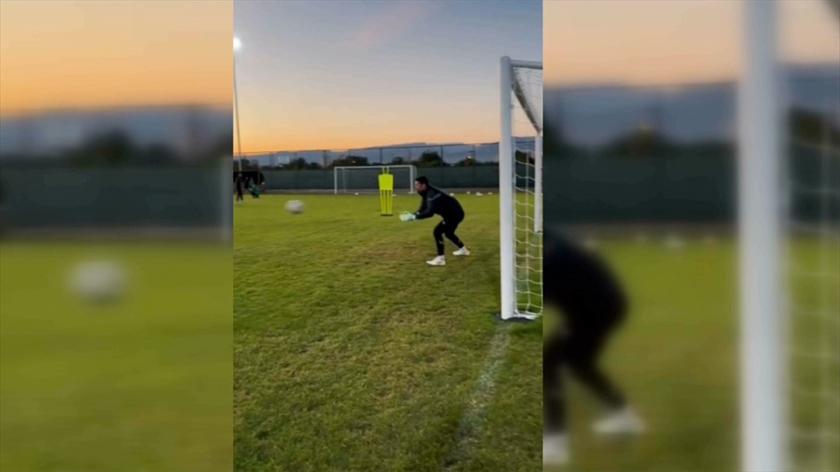 Hatayspor Teknik Direktörü Volkan Demirel, Antrenmanda Kaleye Geçti