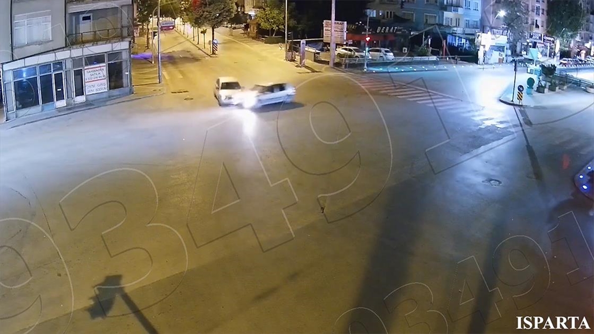 Isparta'da Trafik Kazaları Kgys Kameralarınca Kaydedildi
