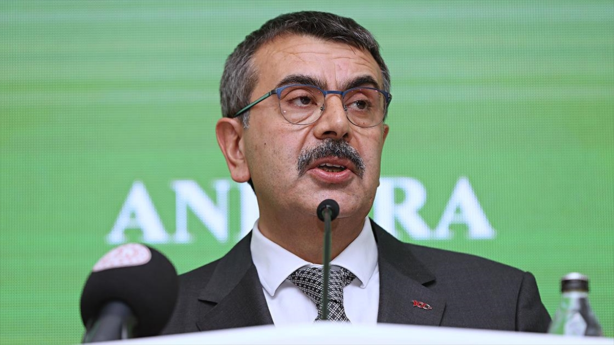 Milli Eğitim Bakanı Tekin:Her Şeyden Önce 'Öğretmen' Diyoruz