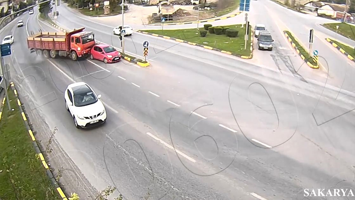 Sakarya'daki Trafik Kazaları Kgys Kameralarında
