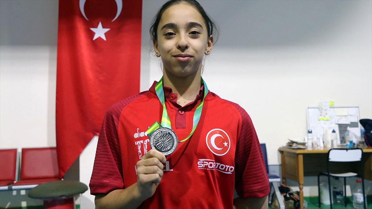 Tesadüfen Tanıştığı Cimnastik Sporunda Dünya İkincisi Oldu