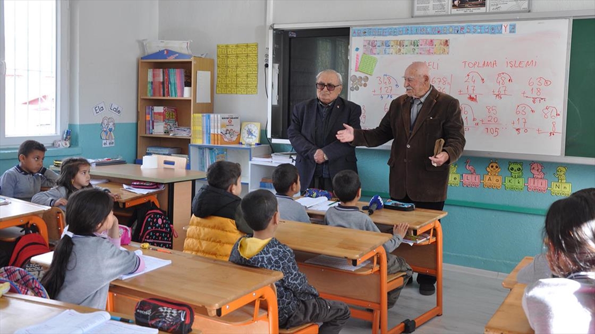 Köy Enstitüsü Mezunu Emekli Öğretmenlere Duygulandıran Davet