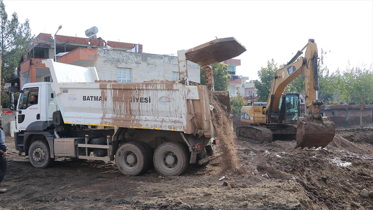 Batman'da 1654 Kişilik "vefa Ekibi" İle Selin Ev Ve İş Yerlerindeki İzleri Siliniyor