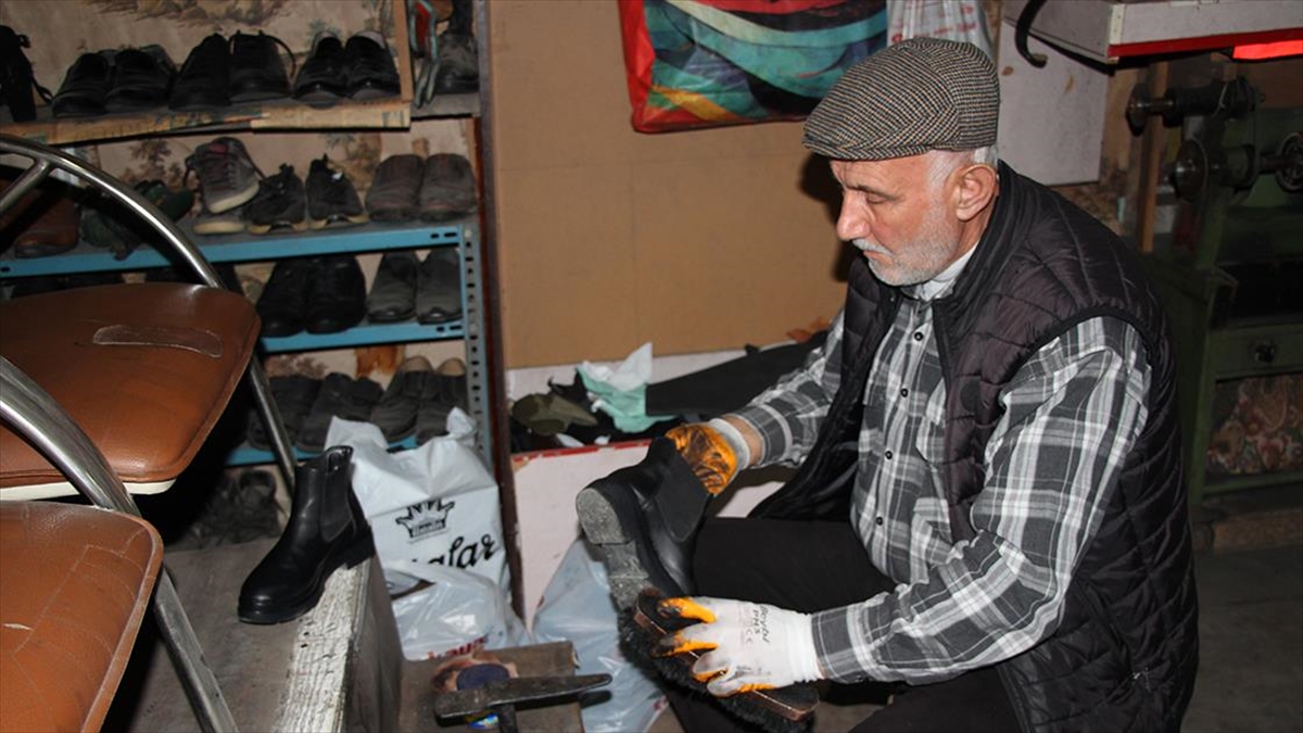 Sakaryalı Usta Minyatür Ayakkabılarıyla Rekorlar Kitabına Girmek İstiyor