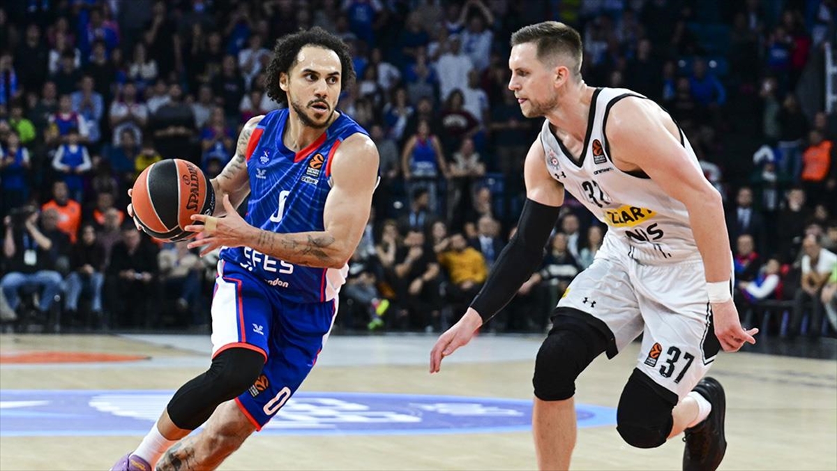 Anadolu Efes, Partizan'ı Mağlup Etti