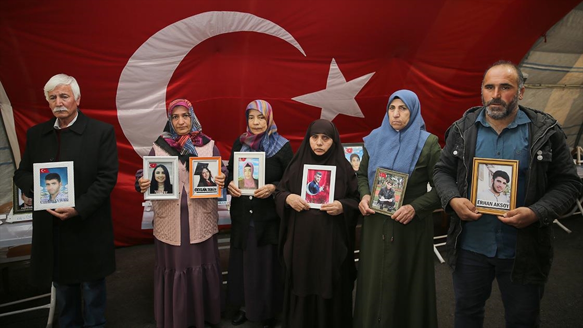 Diyarbakır Anneleri Evlatlarının Yolunu Gözlüyor