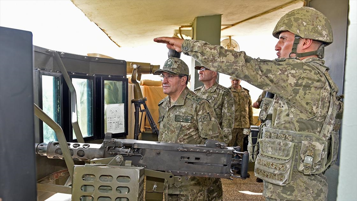 Kara Kuvvetleri Komutanı Orgeneral Bayraktaroğlu, Harekat Bölgeleri İle Sınır Hattında İncelemelerde Bulundu
