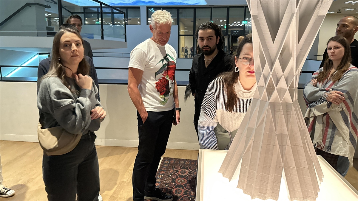 Türk Sanatçının "birlik" Mesajı İçeren Mimari Eseri, Van Gogh Müzesi'nde Sergilendi