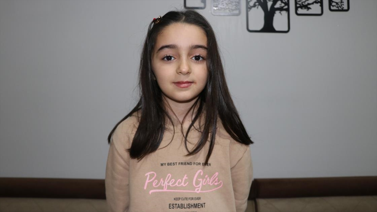 Kardeşini Sırtında Taşıyan Vefakar Küçük Abla O Anları Anlattı