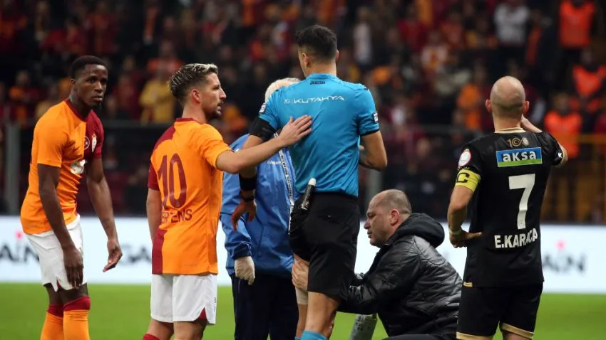 Hakem sakatlandı, oyuna devam edemedi