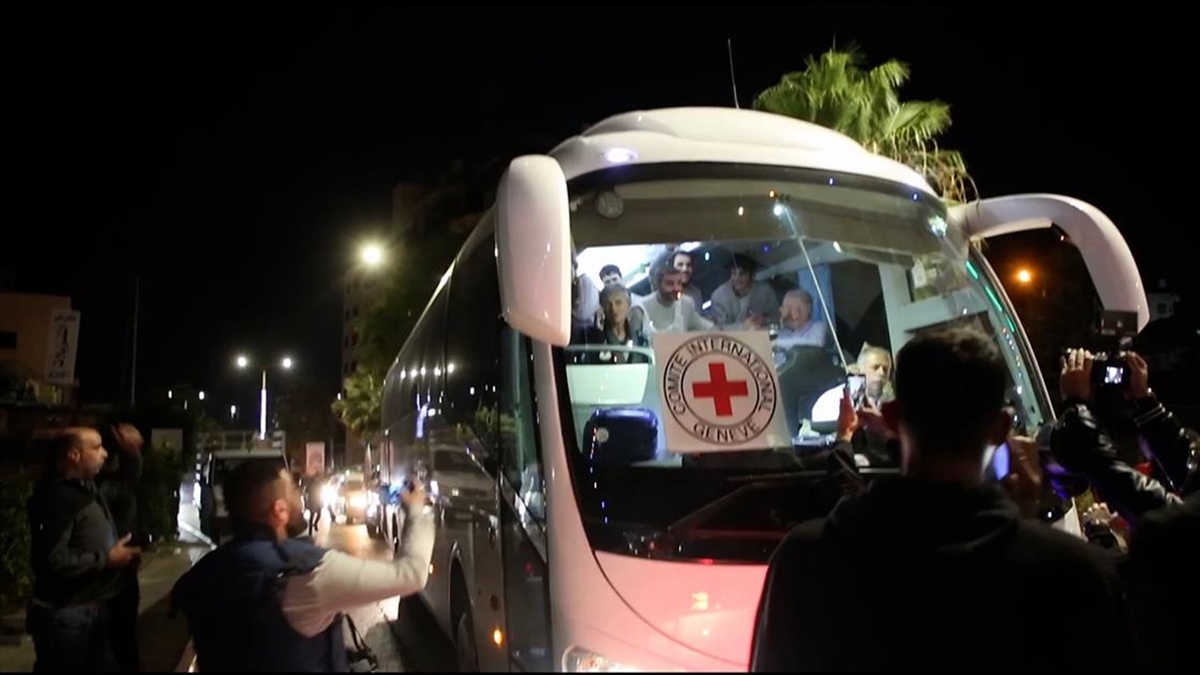 İsrail Hapishanesinde Tutulan 39 Filistinli Serbest Bırakıldı