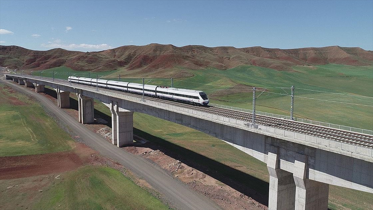 Demir Yolları Olası Afetlere Karşı Erken Uyarı Sistemleriyle Donatılıyor