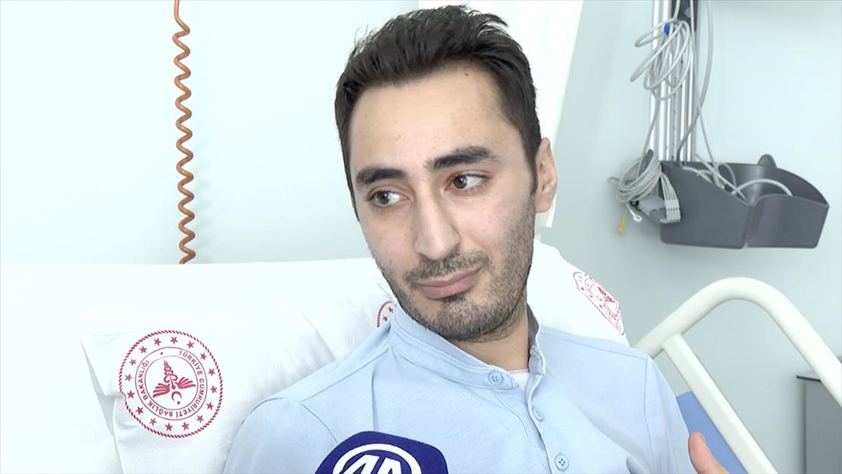 Kalbi Sağda Atan Genç Takılan "yapay Kalbiyle" Yaşamını Sürdürüyor