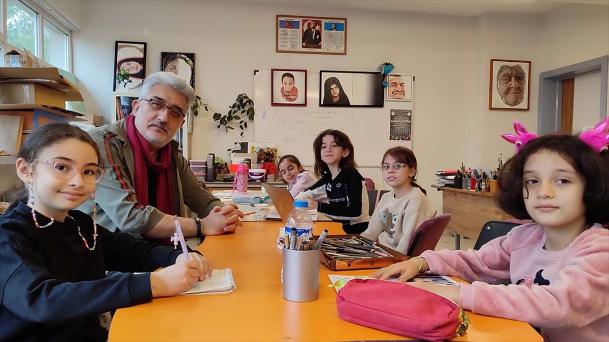 Sinoplu Öğrenciler Barış Konulu Karikatürleriyle İtalya'dan İki Dünya Birinciliği Aldı