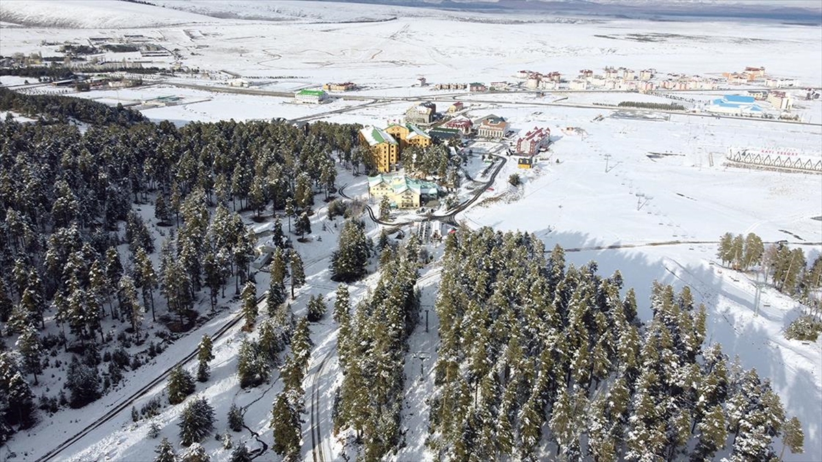 Kristal Kar Üzerinde Kayak Yapılan Cıbıltepe, Sezonu Erken Açmayı Hedefliyor