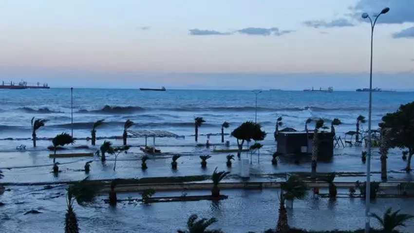 İskenderun'da 4 okulda eğitime bir gün ara verildi