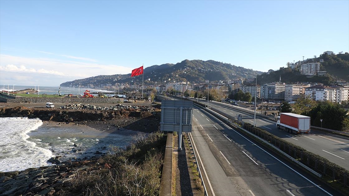 Karadeniz Sahil Yolu Çayeli-trabzon İstikameti Ulaşıma Açıldı