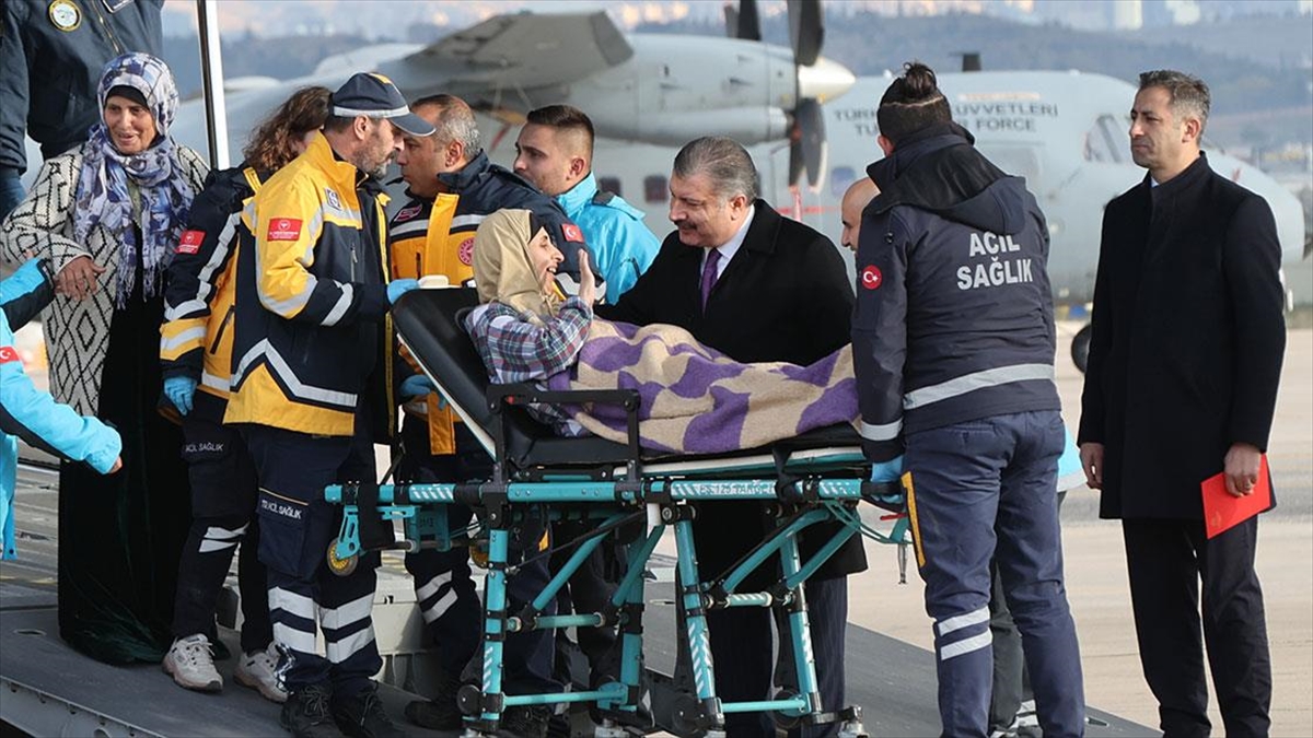 Sağlık Bakanı Koca: Gazze Sınır Kapısından Başta Çocuklar Olmak Üzere Hastaların Türkiye'ye Gelebilmesi İçin Çalışıyoruz