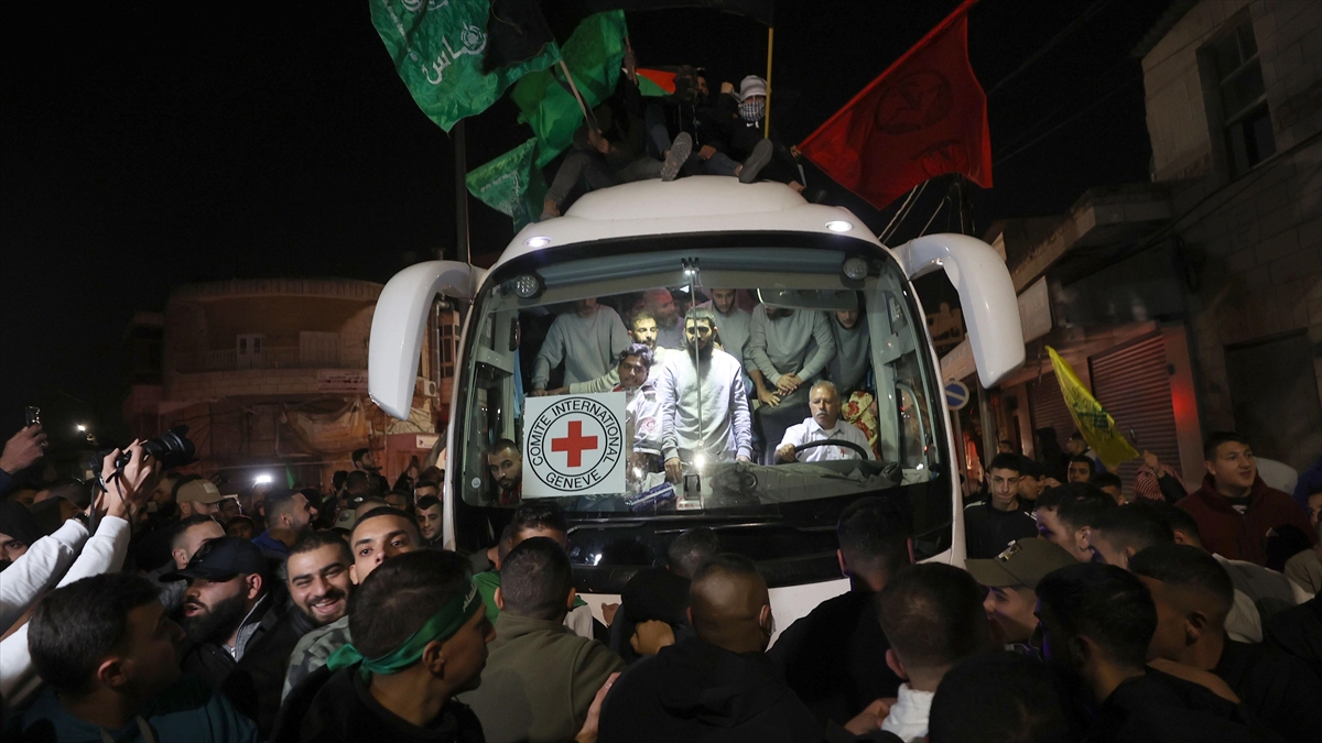 Bu Akşam Serbest Bırakılacak 30 Filistinli Esirin İsimleri Yayımlandı