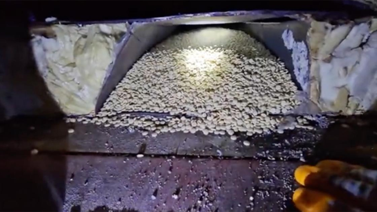 Ticaret Bakanlığı Ve Mit Operasyonuyla Hatay'da 1,2 Ton Uyuşturucu Hap Ele Geçirildi
