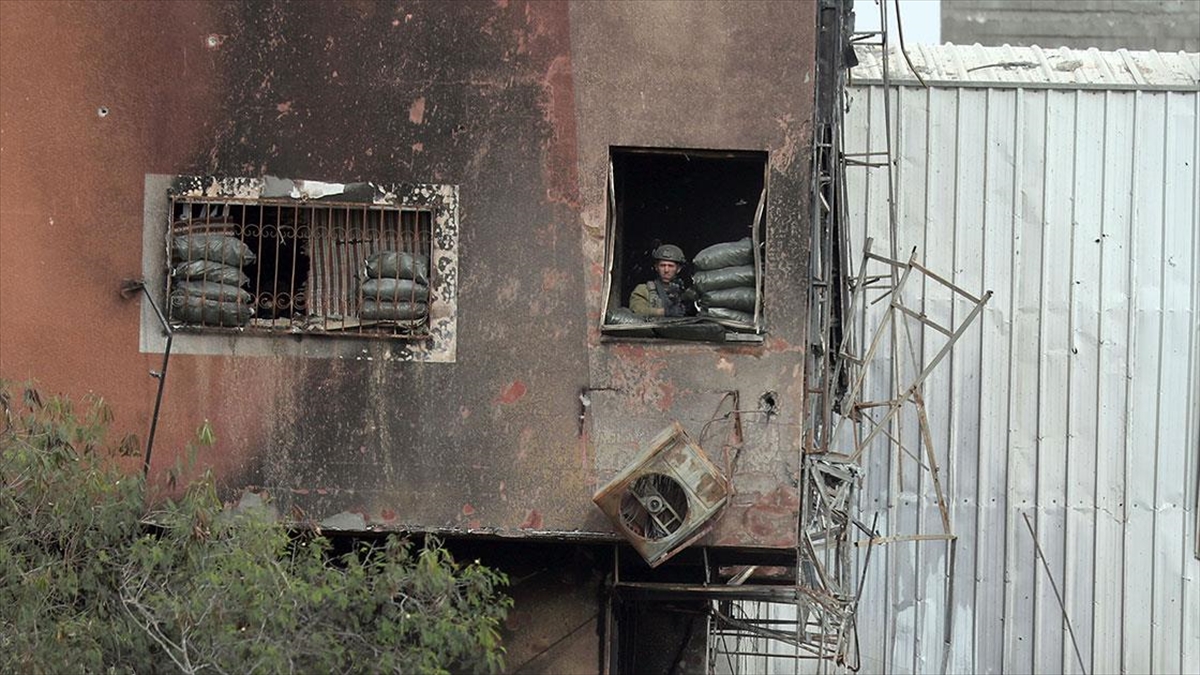 İsrail "İnsani Araya" Rağmen Gazze'de 3 Filistinliyi Öldürdü