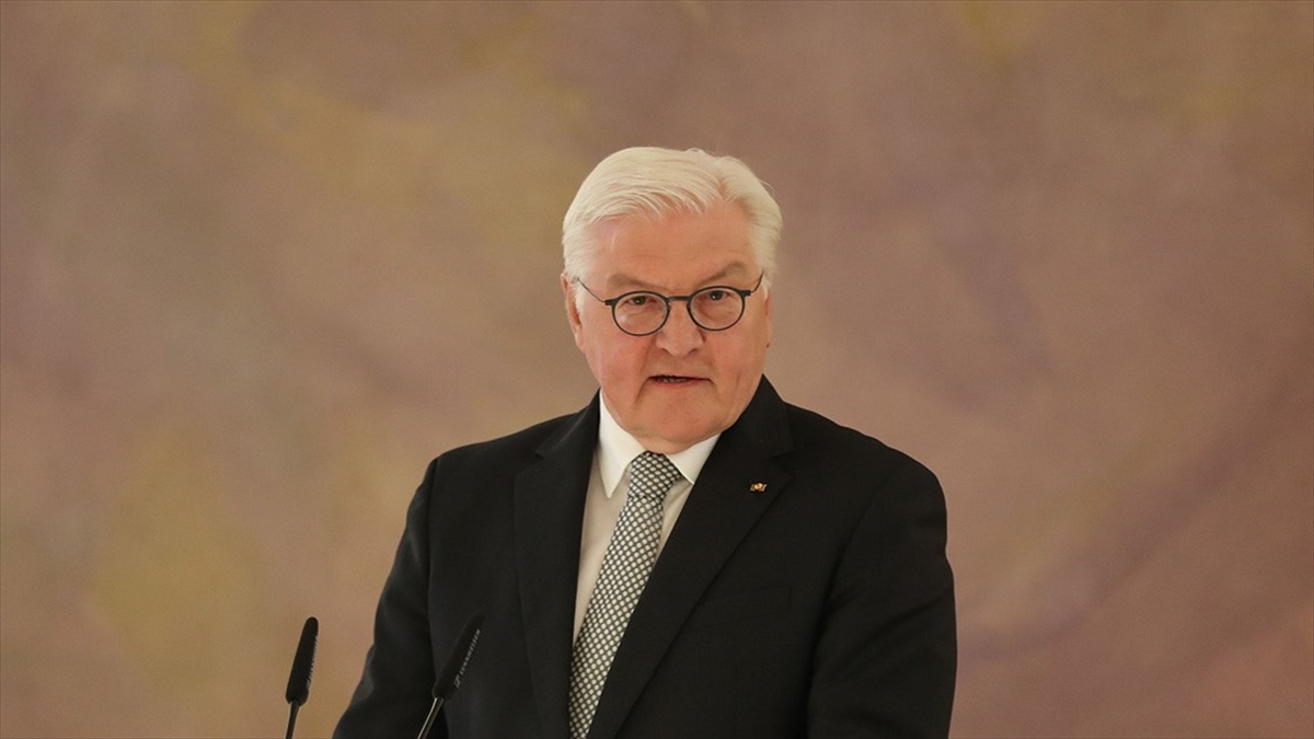 Almanya Cumhurbaşkanı Steinmeier, Katar'a İnişinde Uçakta 30 Dakika Bekledi