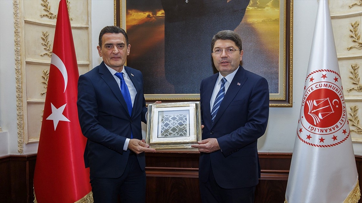 Adalet Bakanı Tunç, Kktc İçişleri Bakanı Oğuz İle Görüştü