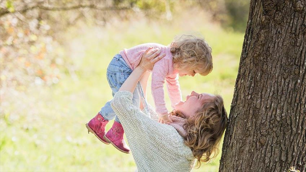 Bebeklerle Şarkı Söyleyerek Konuşmak Dil Öğrenmelerine Yardımcı Oluyor