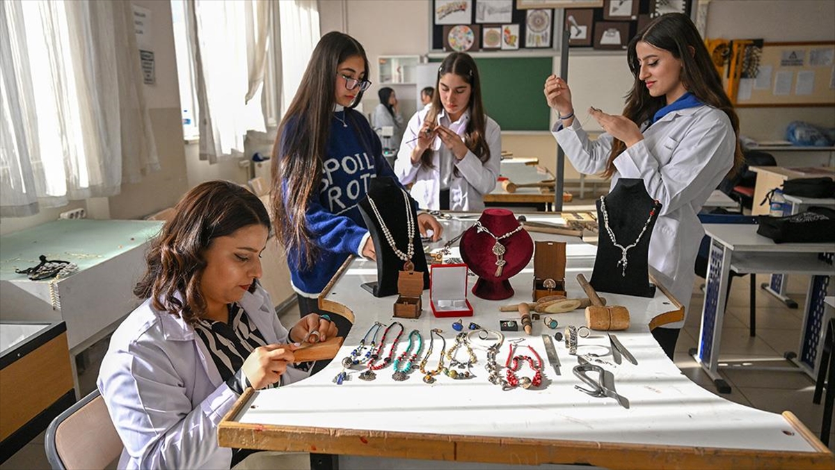 Van'ın "cevher" Kızları, Savat Sanatını Gelecek Nesillere Aktaracak