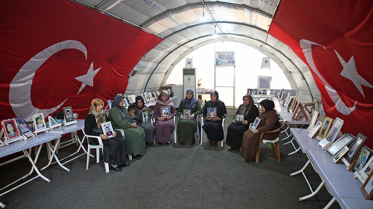 Diyarbakır Anneleri Evlatlarını İstiyor