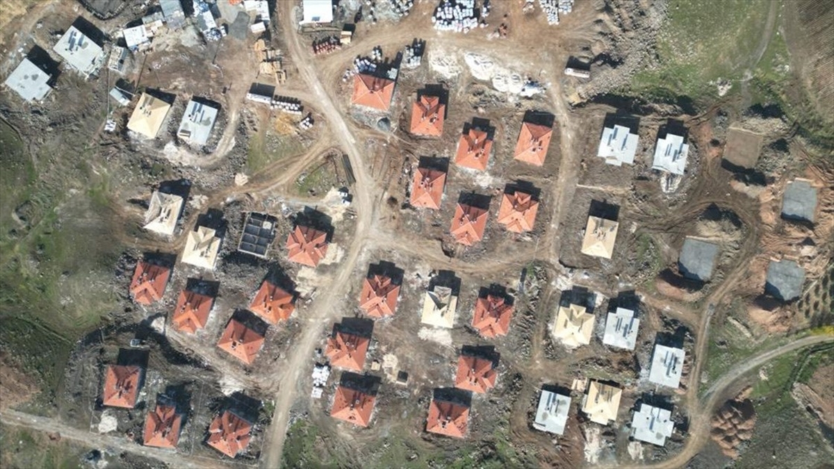 Şanlıurfa'da Depremzedeler İçin Yapılan Köy Konutları Yükseliyor