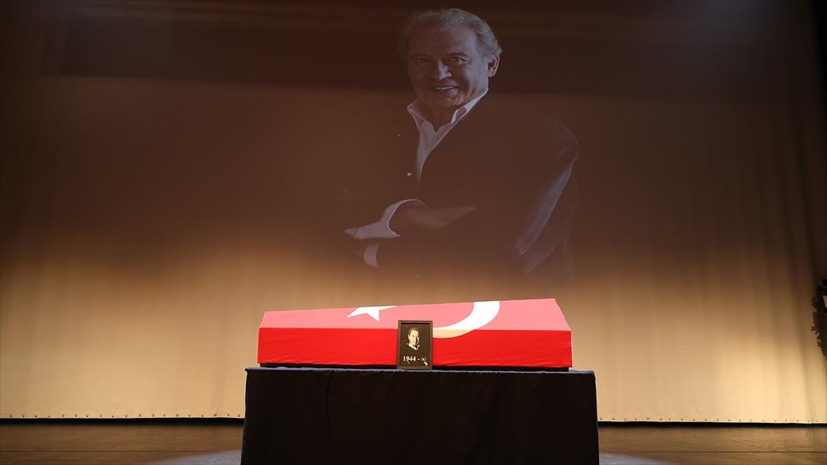 Sanatçı Can Gürzap İçin Akm'de Tören Düzenlendi