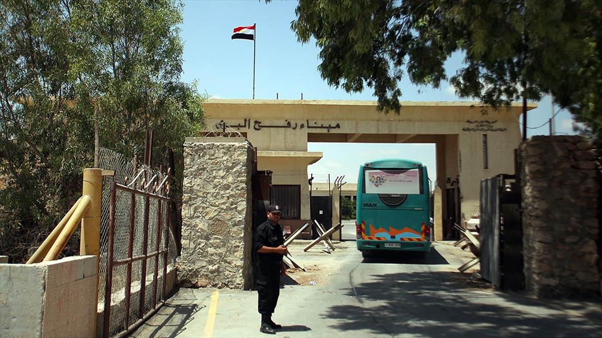 142 Türk Vatandaşı Ve Aile Yakını Gazze'den Mısır'a Geçti