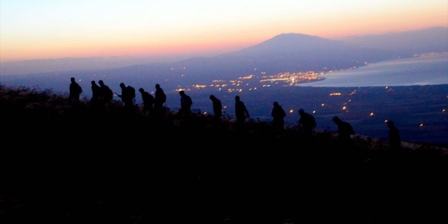 Dağcılar Nemrut'ta Zirve Yaptı