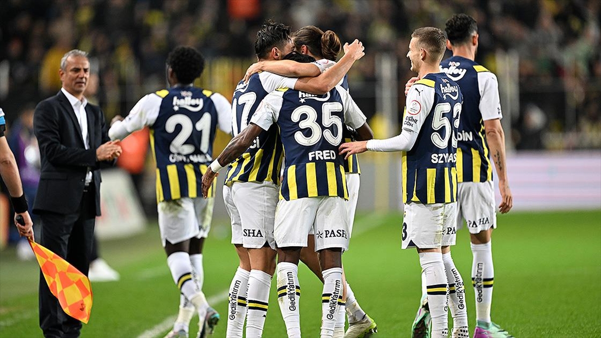 Fenerbahçe Averajla Liderliğini Sürdürdü