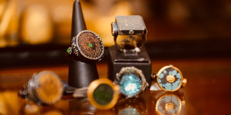 Mecidiyeler Ustasının Elinde 'Osmanlı Hatırası' Takılara Dönüşüyor