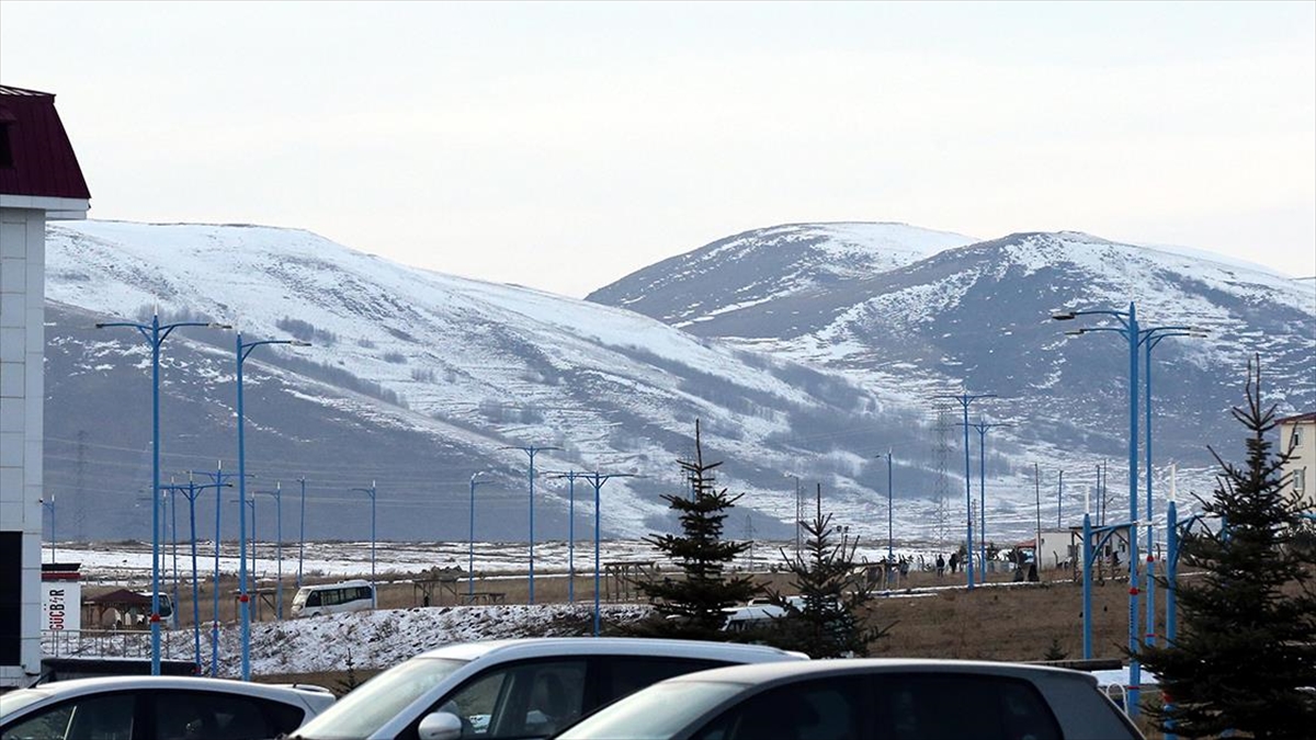 Erzurum, Kars Ve Ardahan'da Soğuk Hava İle Kar Etkili Oluyor