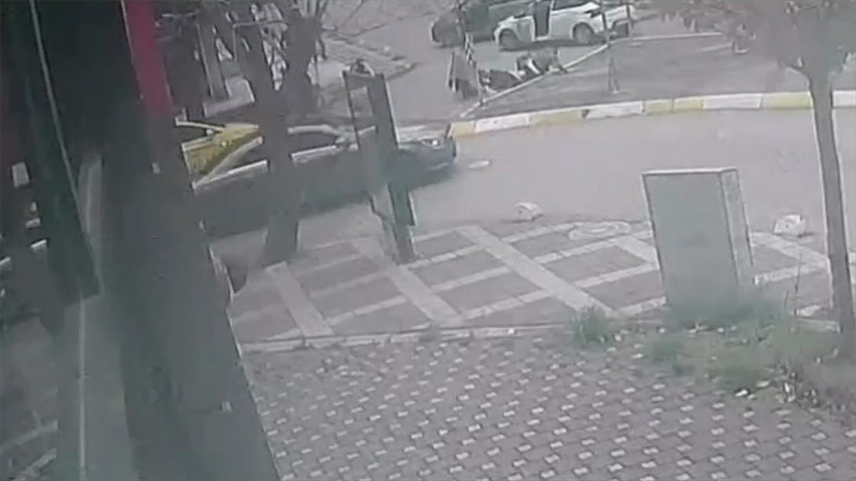 İstanbul'da Teknik Direktör Oktay Derelioğlu Trafikte Çıkan Kavgada Yaralandı