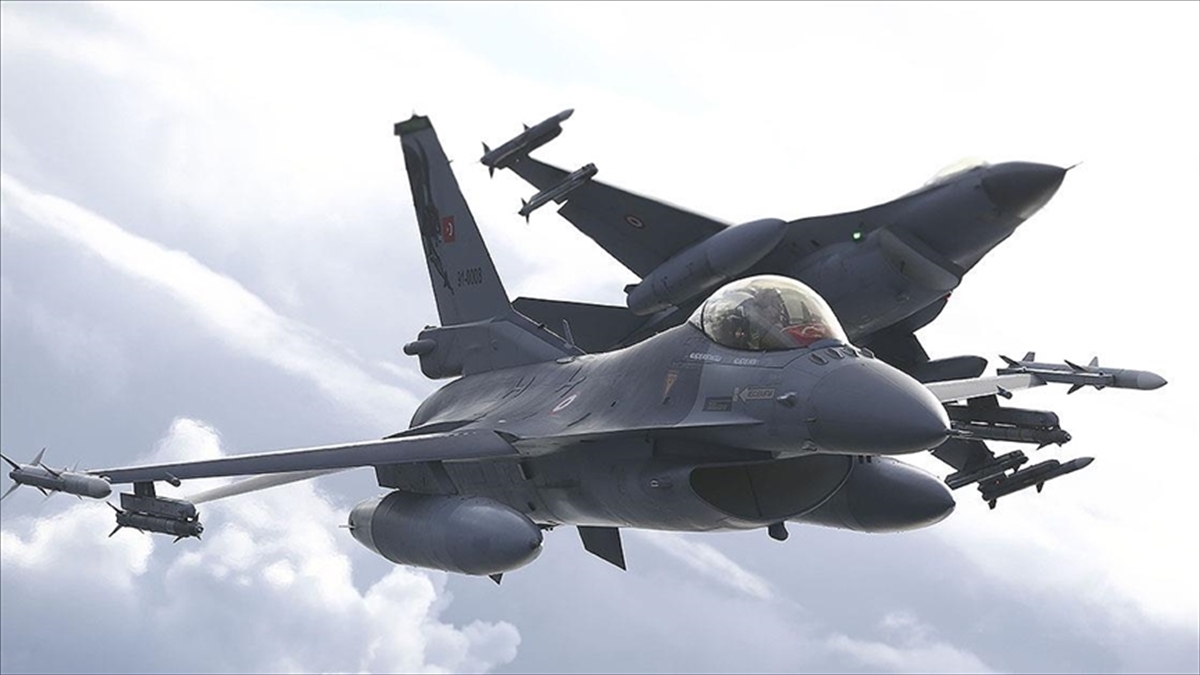 Pençe-kilit Operasyonu Bölgesindeki Hava Harekatında 8 Pkk'lı Terörist Etkisizleştirildi