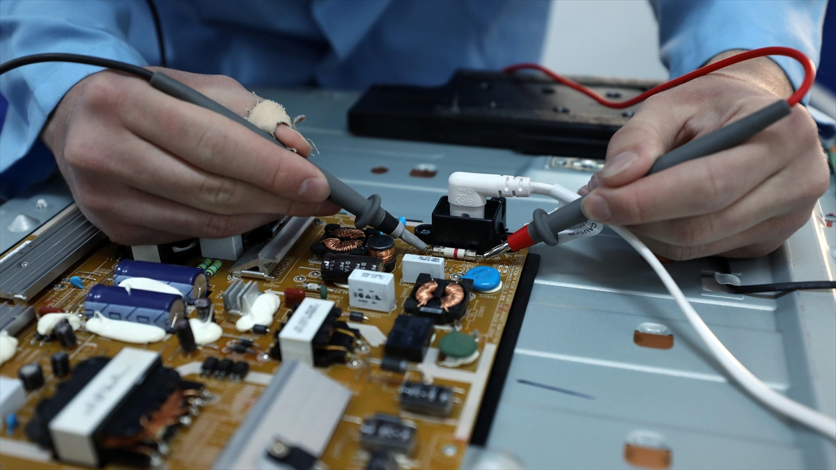 Türkiye'deki Öğrenciler "dijital Öğrenme"ye Oecd Ülkelerindeki Akranlarından Daha Fazla Hazır