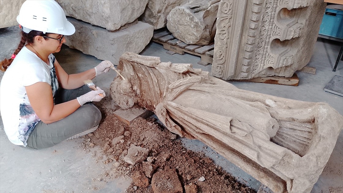 "dans Eden Musa" Heykeli Yaklaşık 22 Asır Sonra Muğla'da Gün Yüzüne Çıkarıldı