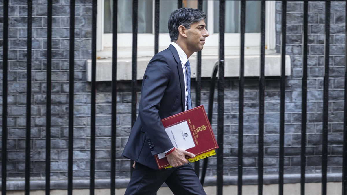 İngiltere Başbakanı, Göçmenlerin Ruanda'ya Gönderilmesinin Engellenmesine "izin Vermeyeceğini" Bildirdi