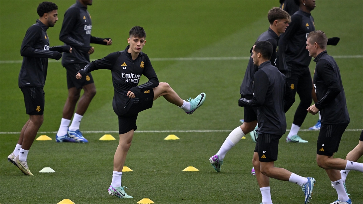 Ancelotti, Arda Güler'in Yıl Sonu Oynamaya Hazır Olacağını Söyledi